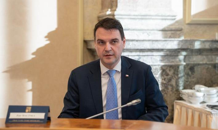 Ministr zahraniční Petr Macinka (Motoristé sobě)