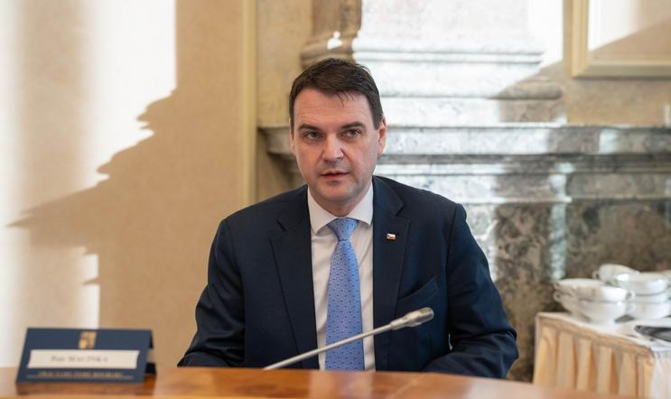 Ministr zahraniční Petr Macinka (Motoristé sobě)