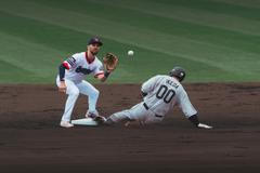 Terrin Vavra (vlevo) v českém dresu