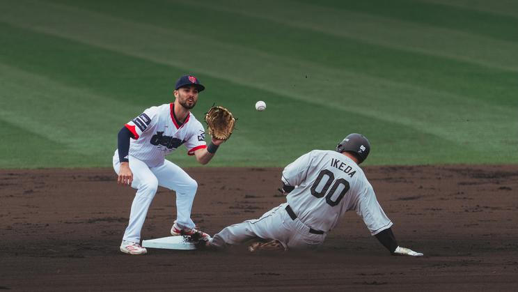 Terrin Vavra (vlevo) v českém dresu