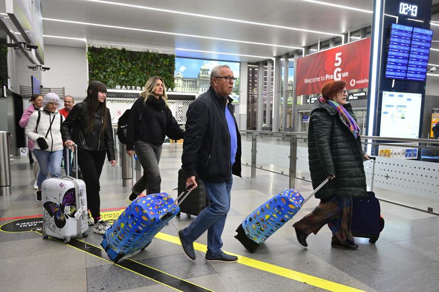 Dovolenou si zkrátili, bezpečí má přednost. V Praze přistálo letadlo s turisty z Blízkého východu