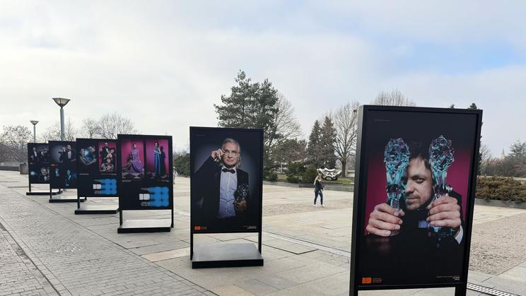 Série snímků fotografky Nguyen Phuong Thao bude před Kongresovým centrem v Praze k vidění do poloviny března 2026.