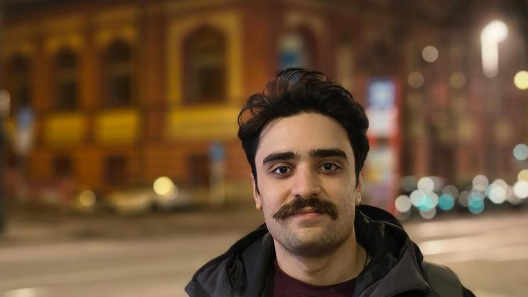 Íránec Arian během rozhovoru pro Aktuálně.cz. Praha, 2. března 2026.