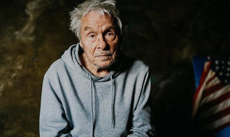 O sobě samém mluví Jan tvrdě. „Nejsem génius.“ Kdo tedy? „Podvodník.“ V čem? „Lhal jsem. V těch fotkách. To nejsou fotky, jak by měly být.“