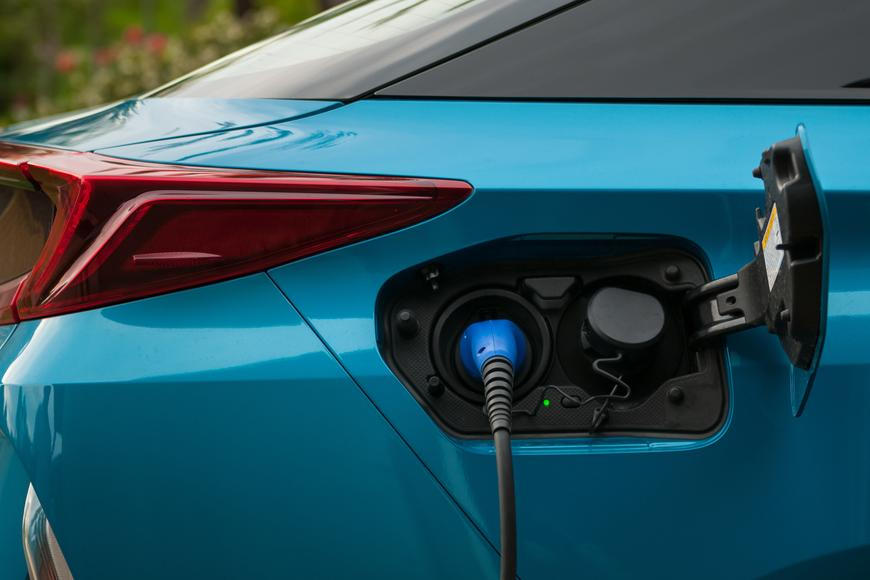„A ono se to dá dobíjet?“ Majitelé některých plug-in hybridů ani nevybalili nabíjecí kabel