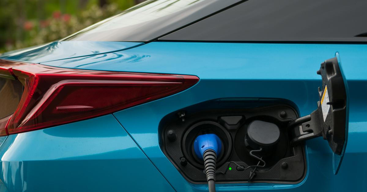 „A ono se to dá dobíjet?“ Majitelé některých plug-in hybridů ani nevybalili nabíjecí kabel