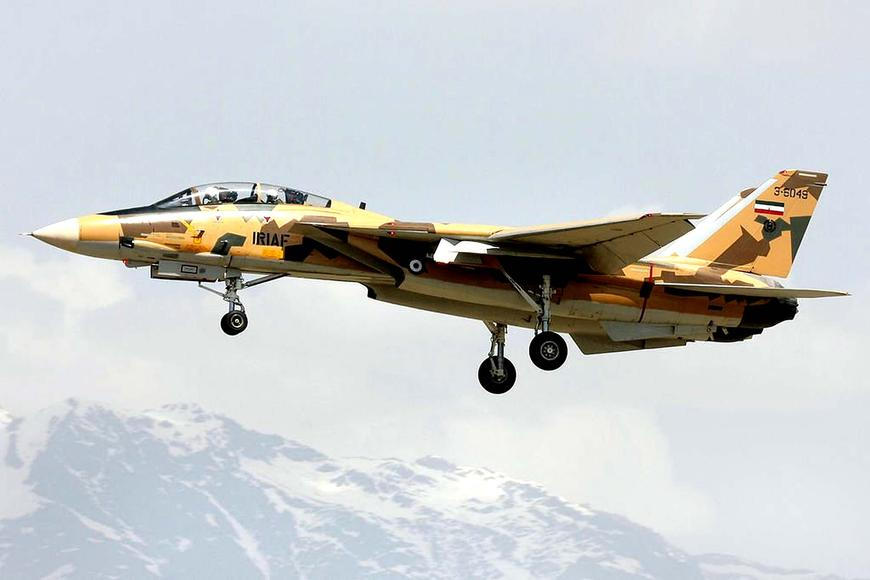 Top Gun nad Teheránem? Írán straší obstarožními letouny, řada z nich se rozpadla