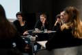 Studenti během debaty v Kunsthalle Praha.