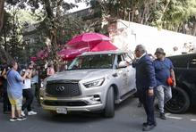 „Pán kohoutů“ ve zlaté rakvi: El Mencho už zní v baladách podsvětí