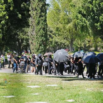   „Pán kohoutů“ ve zlaté rakvi: El Mencho už zní v baladách podsvětí