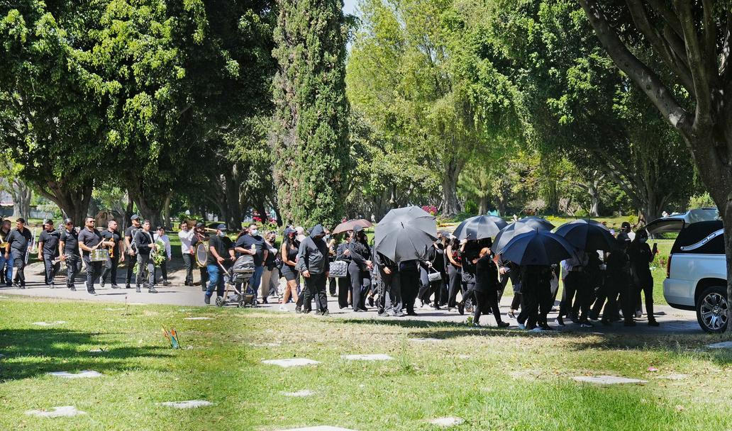   „Pán kohoutů“ ve zlaté rakvi: El Mencho už zní v baladách podsvětí