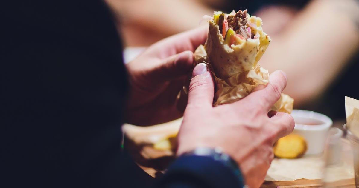 Domácí pečený kebab je momentálně jedním z nejzkoušenějších receptů na sociálních sítích.