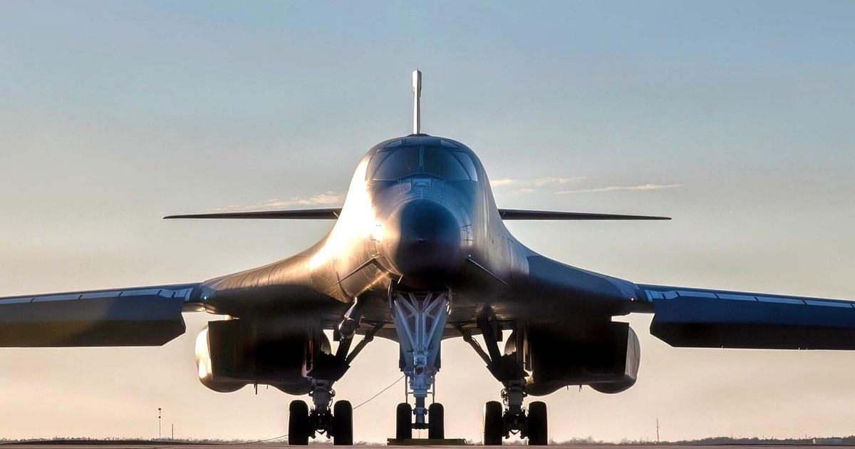 Sedmatřicet hodin ve vzduchu. Pumy na Írán bombardéry nesou až z USA