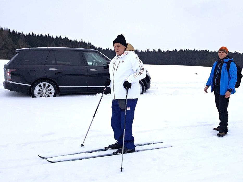 Od Havla po Pavla: jak se naši prezidenti drží na svahu
