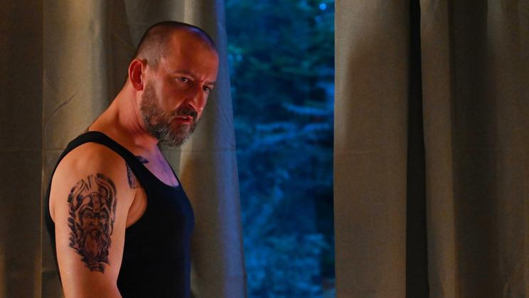 Martin Hofmann jako drsný soukromý detektiv v krimi thrilleru Říkají mi Lars. 