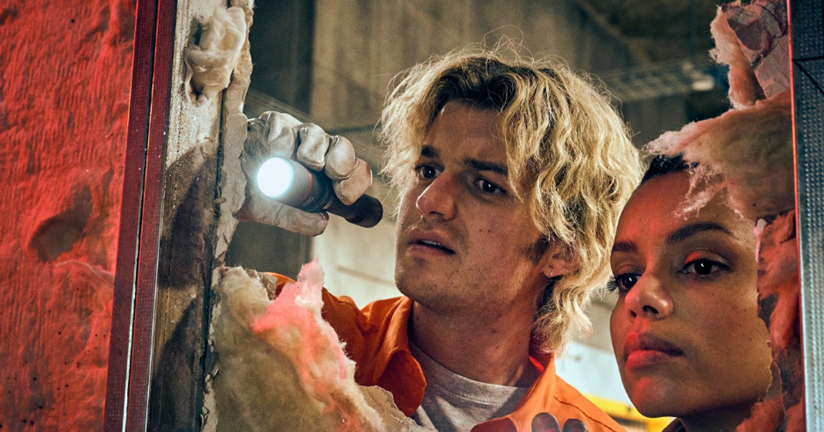 Zombie houbičky a vybuchující mozečky. Parazit z chlaďáku baví s béčkovým švihem