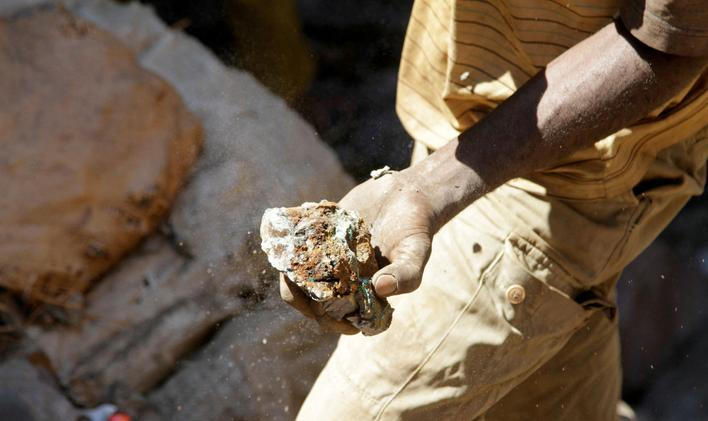 FILE PHOTO: An artisanal miner carries raw ore at Tilwizembe outside of Kolwezi