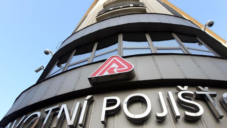 Mobilní aplikaci VZP už si v mobilu aktivovalo téměř 2,4 milionu lidí. Počet klientů na filiálkách tak klesl jen za poslední tři roky o třetinu.