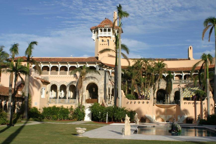 Odtud Trump útočil na Írán. Floridský palác se změnil v luxusní pevnost, ze které se řídí válka