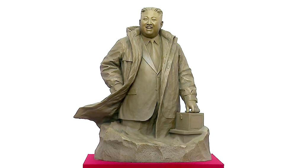 Severní Korea je poseta obrovskými sochami uctívajícími předky současného severokorejského vůdce.