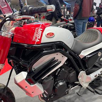 Novinky Jawy na výstavě Motosalon