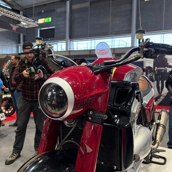 Novinky Jawy na výstavě Motosalon