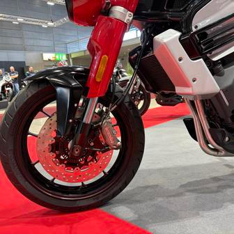 Novinky Jawy na výstavě Motosalon