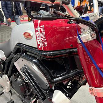 Novinky Jawy na výstavě Motosalon