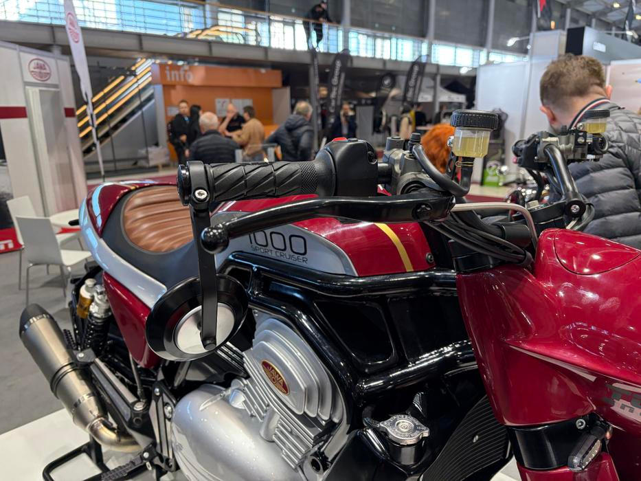 Novinky Jawy na výstavě Motosalon