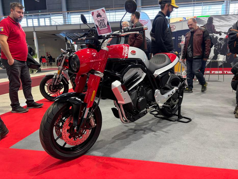 Novinky Jawy na výstavě Motosalon