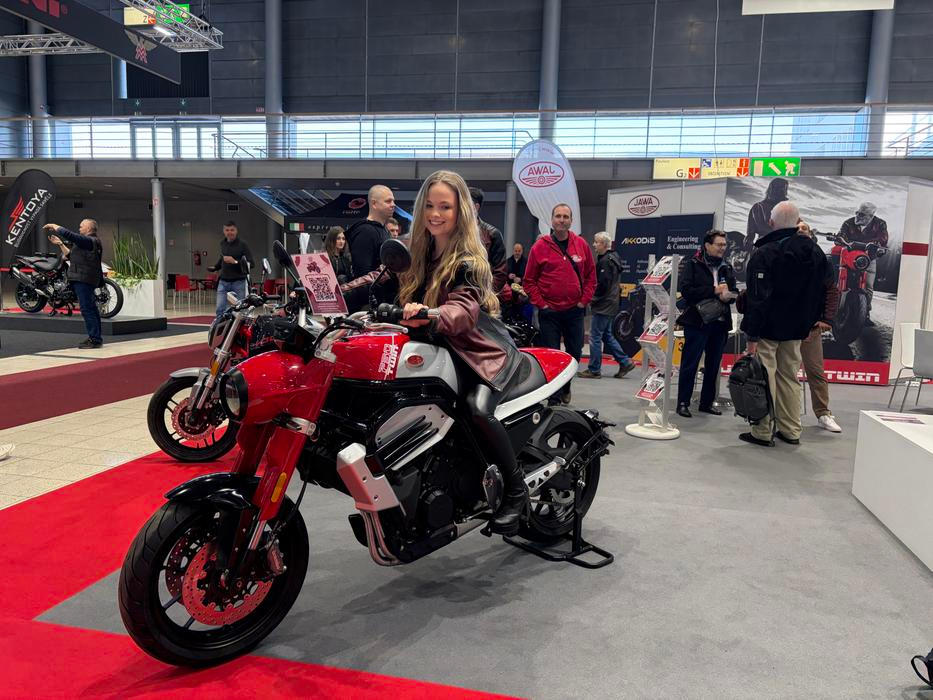 Novinky Jawy na výstavě Motosalon