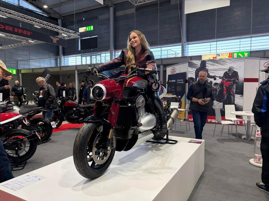 Novinky Jawy na výstavě Motosalon