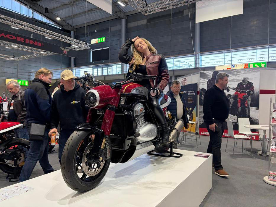 Novinky Jawy na výstavě Motosalon