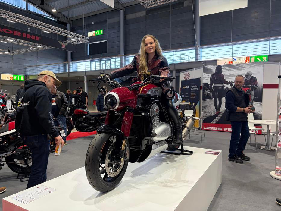 Novinky Jawy na výstavě Motosalon