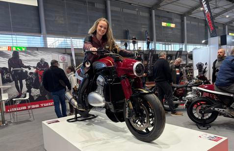 Novinky Jawy na výstavě Motosalon