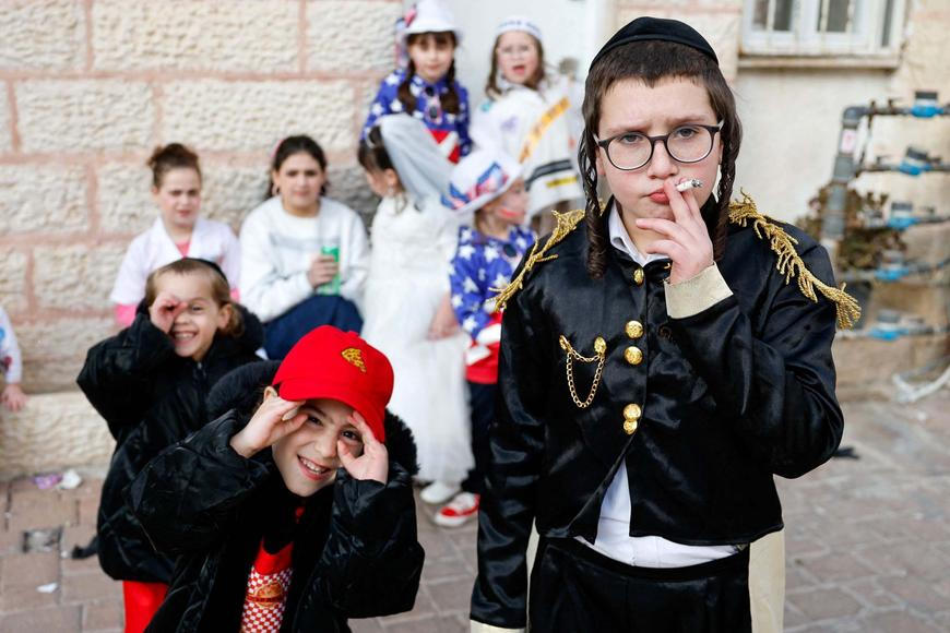 Purim ve stínu války: biblický příběh královny Ester se vrací