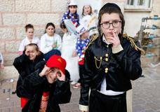 Purim ve stínu války: biblický příběh královny Ester se vrací  