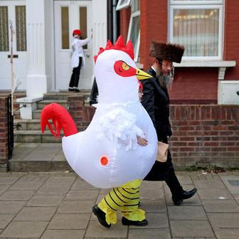 Purim ve stínu války: biblický příběh královny Ester se vrací  