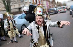 Purim ve stínu války: biblický příběh královny Ester se vrací  