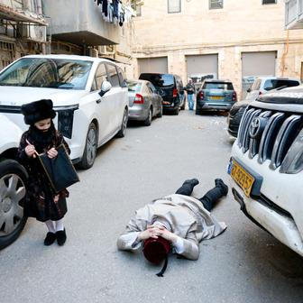 Purim ve stínu války: biblický příběh královny Ester se vrací  