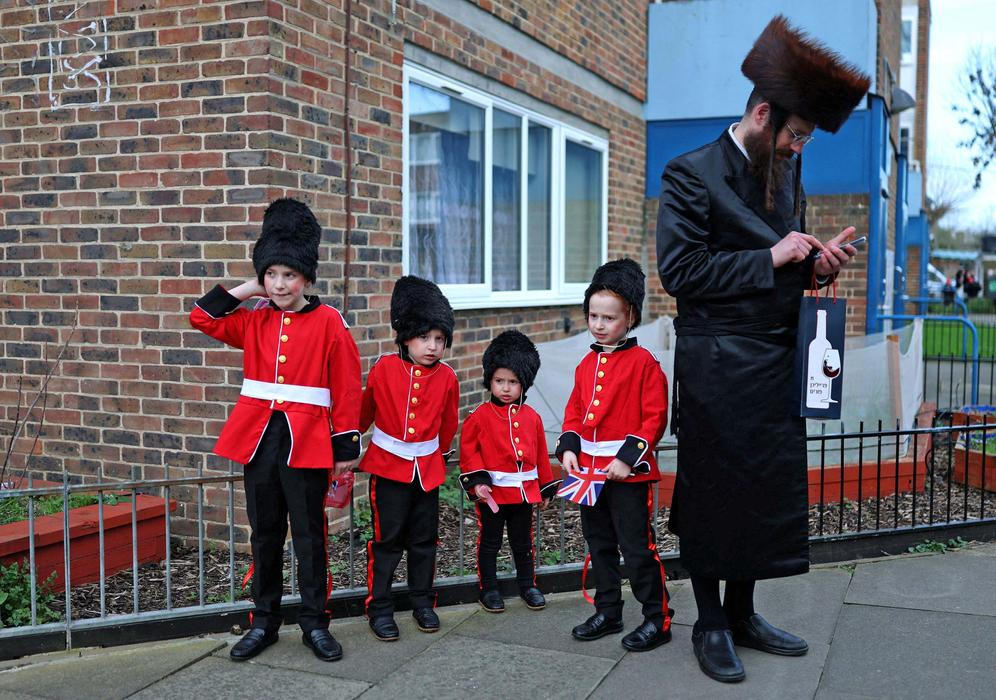 Purim ve stínu války: biblický příběh královny Ester se vrací  