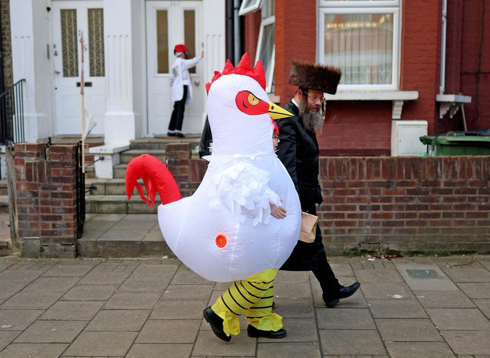 Purim ve stínu války: biblický příběh královny Ester se vrací  