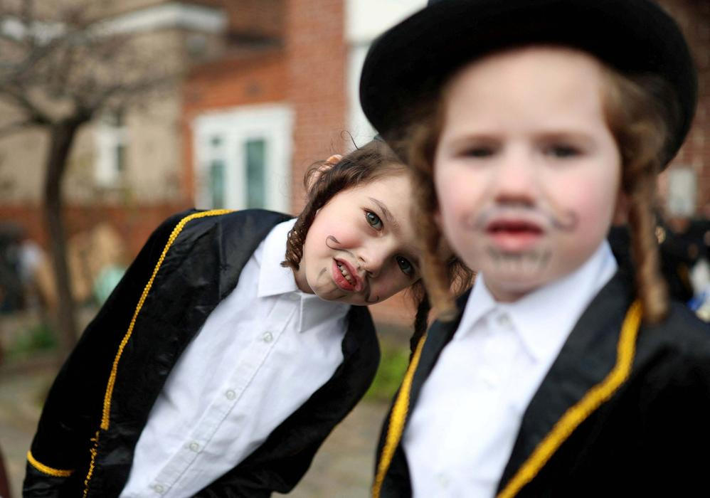 Purim ve stínu války: biblický příběh královny Ester se vrací  