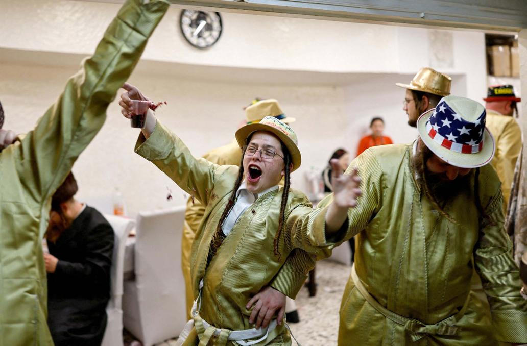 Purim ve stínu války: biblický příběh královny Ester se vrací  