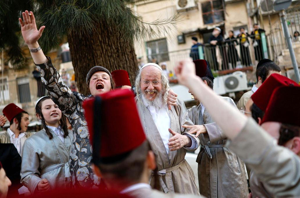 Purim ve stínu války: biblický příběh královny Ester se vrací  