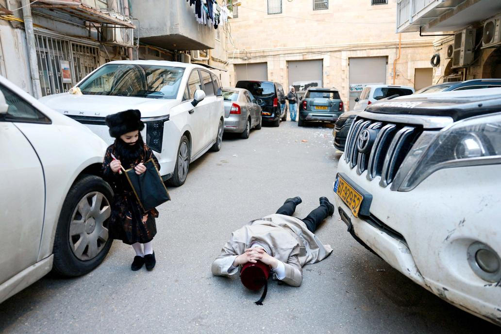 Purim ve stínu války: biblický příběh královny Ester se vrací  