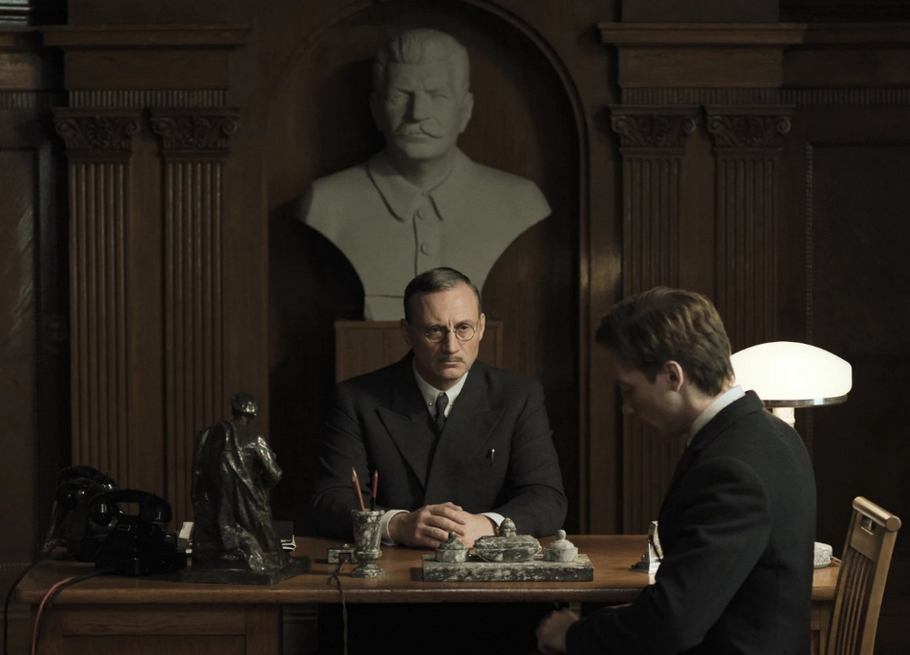 Anatolij Bělyj a Alexandr Kuzněcov ve snímku Dva prokurátoři.