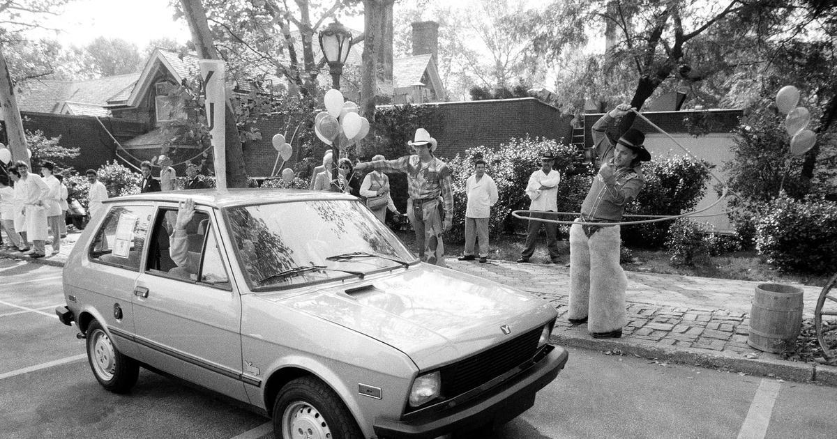 Nejhorší auto světa má českou stopu. Yugo se v USA rozpadalo, i tak na něj stály fronty