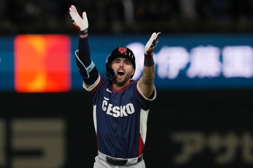 Po českých kořenech pátral u genealoga. Při debutu odpálil Vavra z Wisconsinu homerun