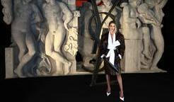Rosie Huntington-Whiteleyová na přehlídce Saint Laurent